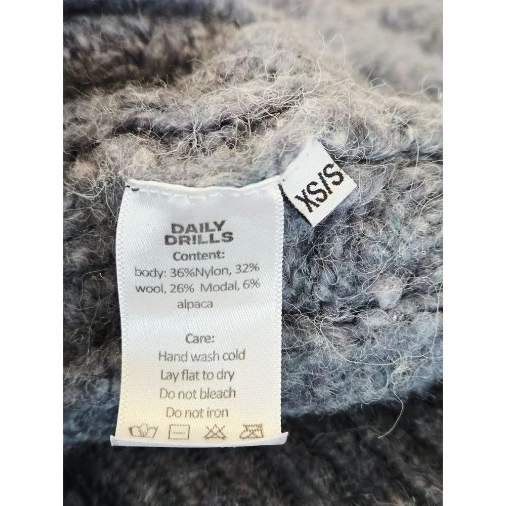 Daily Drills Gray Cable Knit‎ Sweater Granola Girl Size Small